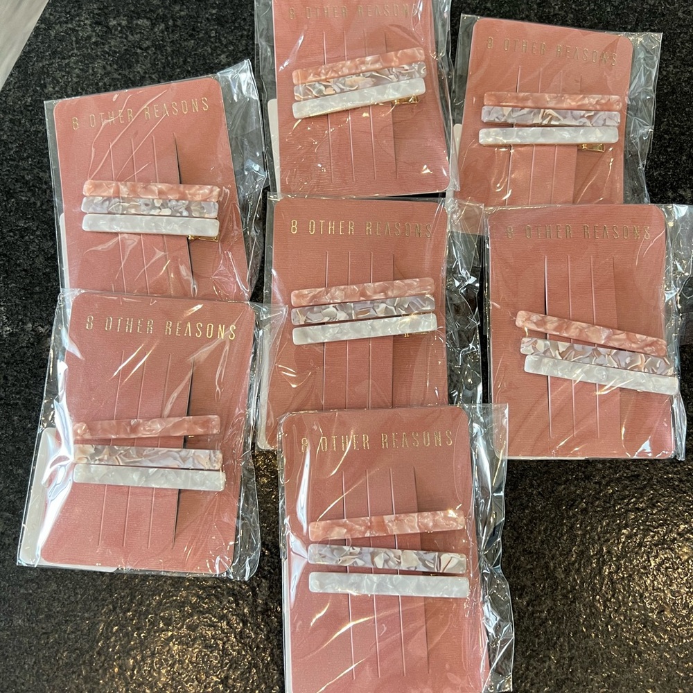 6 sets of hair clips.
